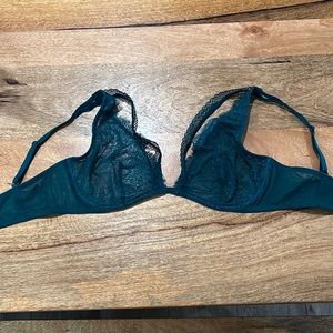 Victoria’s Secret green lace bra size 32D